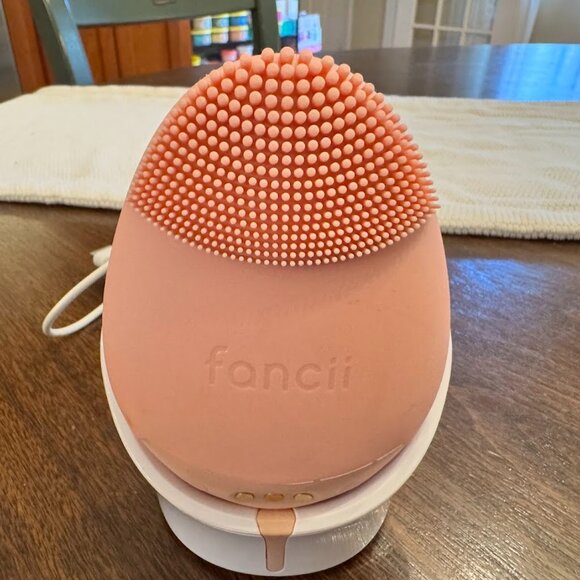 Fancii Isla Sonic Face Cleansing Waterproof Rechargeable Brush - Picture 2 of 3